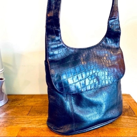 Tignanello 100% Leather Shoulder Bag in Black - Picture 2 of 7